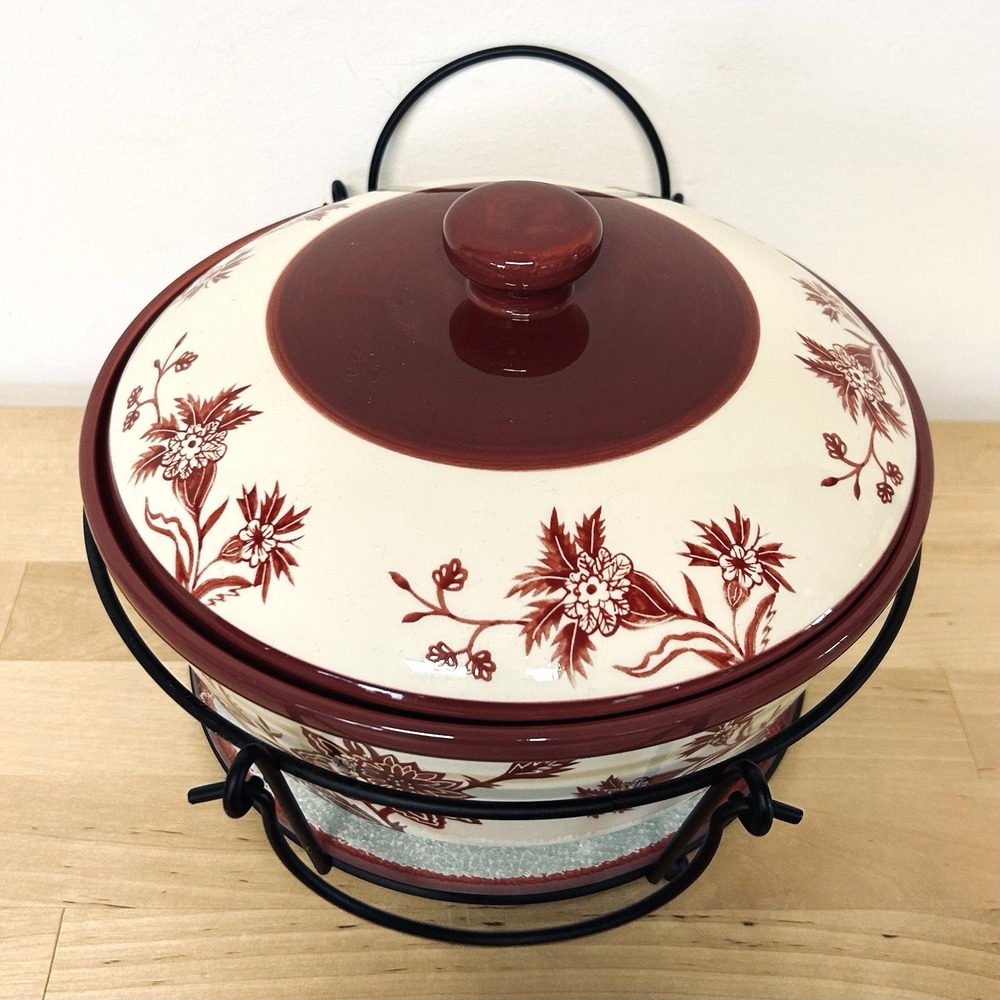 Temptations by Tara Cranberry Toile Round Baker 2qt Lid Wire Rack Trivet Cottage - Picture 4 of 14